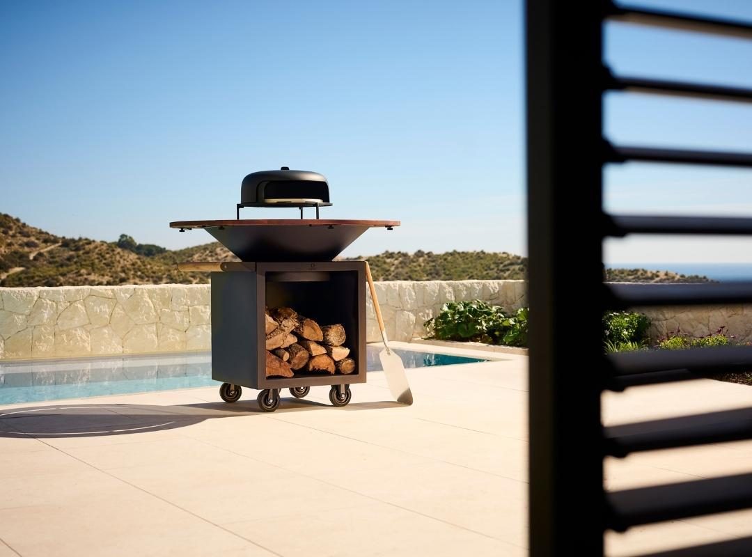 Plancha outdoor cooking on Pizza oven